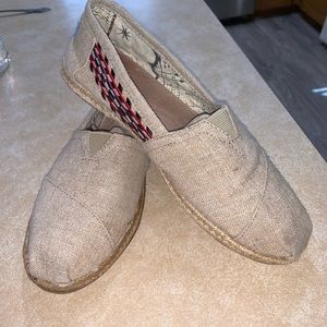 Tom’s w6.5 slip on shoes with fabric soles